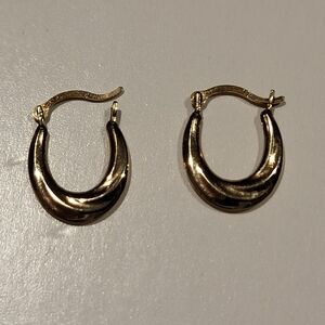 10 Kt Gold Hoop Earrings.